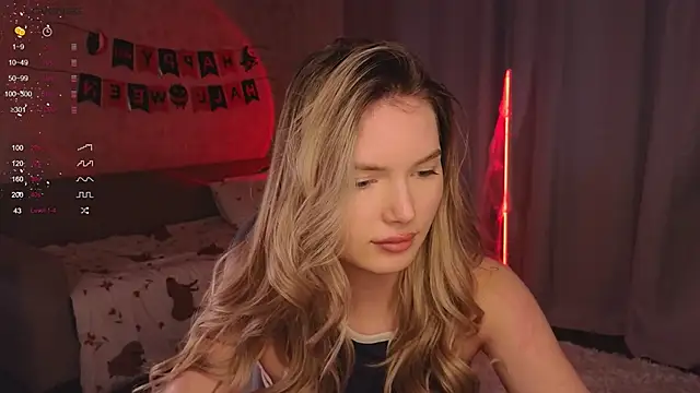 Snapshot of EvelynSin chatting on 24, 10, 2025 EvelynSin online show from 24, 10, 2025