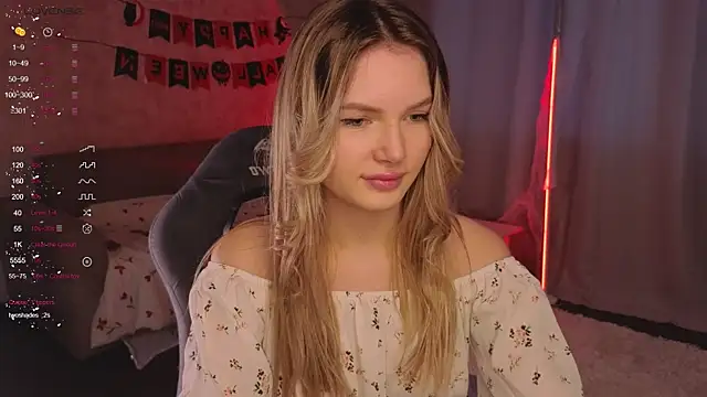 Snapshot of EvelynSin chatting on 31, 10, 2025 EvelynSin online show from 31, 10, 2025