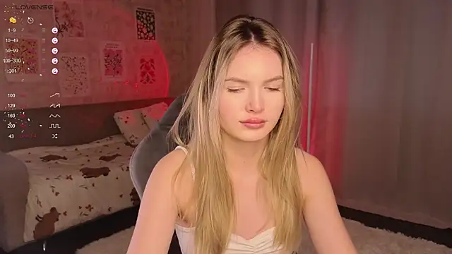 Snapshot of EvelynSin chatting on 20, 10, 2025 EvelynSin online show from 20, 10, 2025