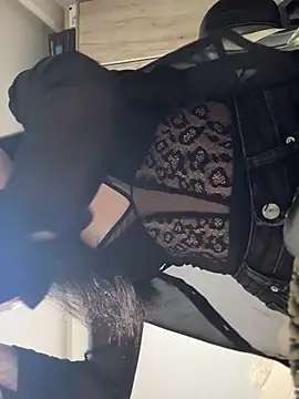 Snapshot of Bemmmba chatting on 18, 10, 2025 Bemmmba online show from 18, 10, 2025