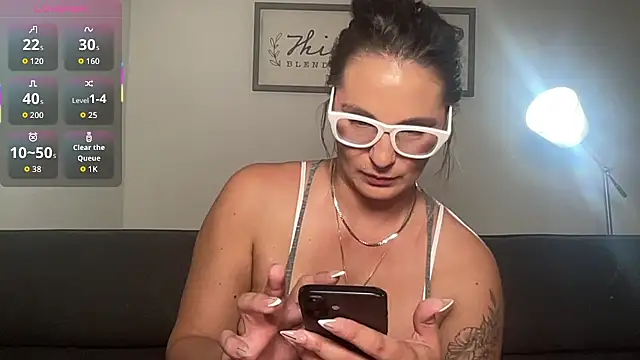 Mandyrheaa online show from 25, 11, 2025