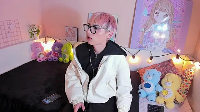 Strawberry Kitty  online show from 13, 11, 2025