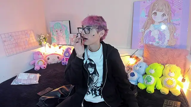 Strawberry Kitty  online show from 30, 11, 2025