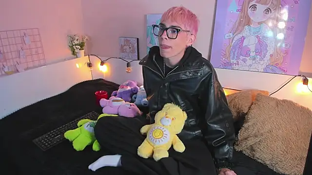 Strawberry Kitty  online show from 31, 10, 2025