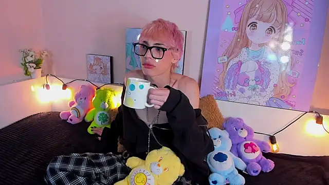 Strawberry Kitty  online show from 26, 10, 2025