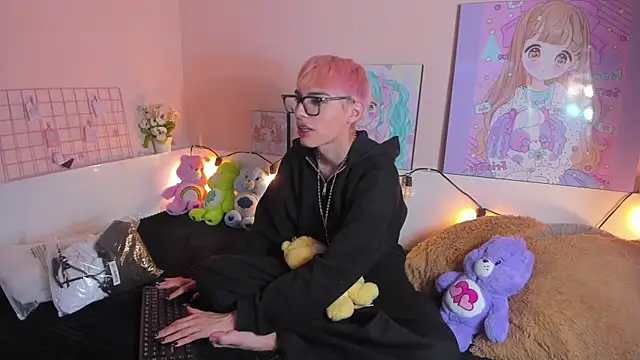 Strawberry Kitty  online show from 6, 11, 2025