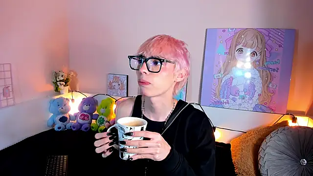 Strawberry Kitty  online show from 24, 10, 2025