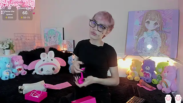 Strawberry Kitty  online show from 20, 12, 2025