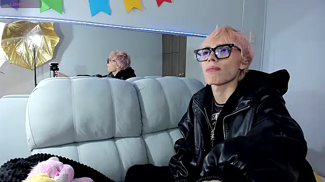 Strawberry Kitty  online show from 28, 10, 2025