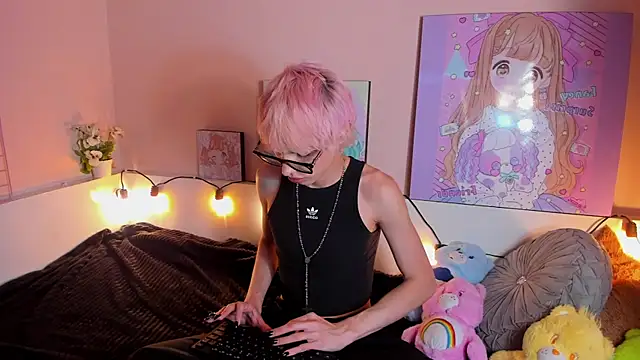 Strawberry Kitty  online show from 29, 10, 2025