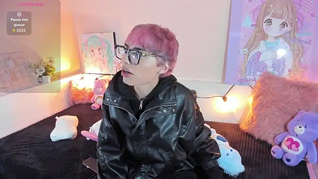 Strawberry Kitty  online show from 5, 12, 2025