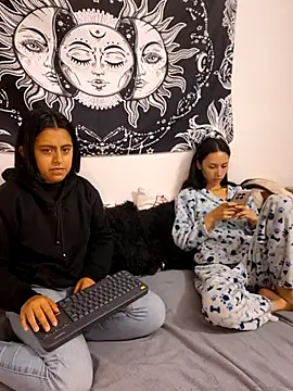 emily n abby online show from 10, 7, 2026