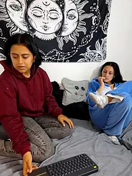 emily n abby online show from 13, 7, 2026