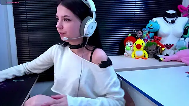 Snapshot of HanaMantanaDell chatting on 19, 10, 2025 HanaMantanaDell online show from 19, 10, 2025