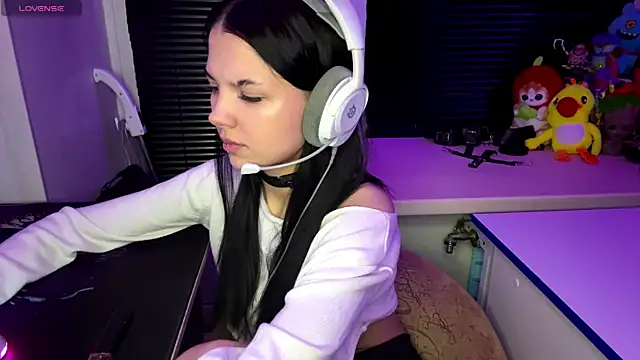 Snapshot of HanaMantanaDell chatting on 21, 10, 2025 HanaMantanaDell online show from 21, 10, 2025