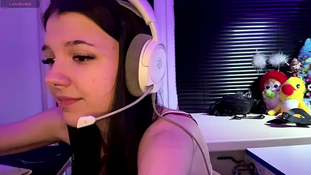 Snapshot of HanaMantanaDell chatting on 3, 12, 2025 HanaMantanaDell online show from 3, 12, 2025