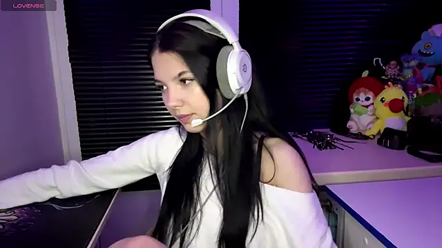 Snapshot of HanaMantanaDell chatting on 25, 10, 2025 HanaMantanaDell online show from 25, 10, 2025