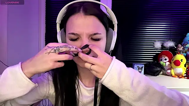 Snapshot of HanaMantanaDell chatting on 29, 11, 2025 HanaMantanaDell online show from 29, 11, 2025