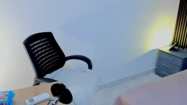 Halleyrosse online show from 5, 11, 2025