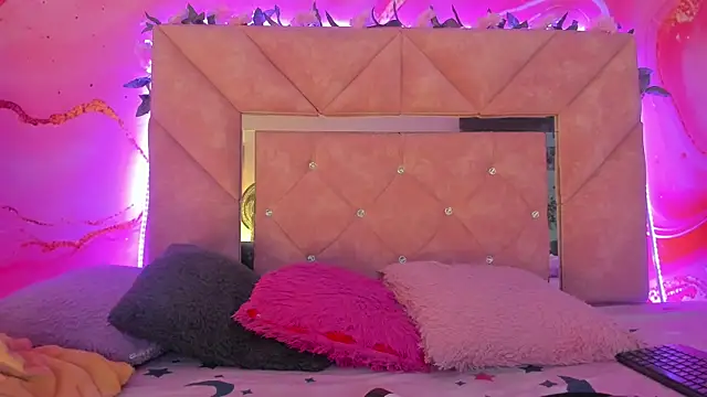 mia  blaze   online show from 12, 1, 2026