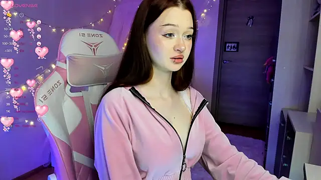 Snapshot of SweettMolly chatting on 19, 10, 2025 SweettMolly online show from 19, 10, 2025