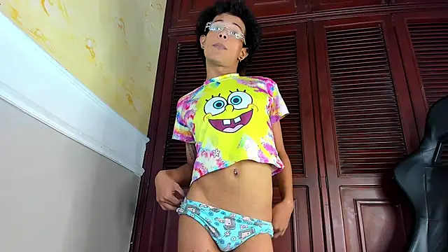Snapshot of chloe_king chatting on 23, 10, 2025 chloe king online show from 23, 10, 2025