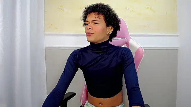 Snapshot of chloe_king chatting on 17, 10, 2025 chloe king online show from 17, 10, 2025