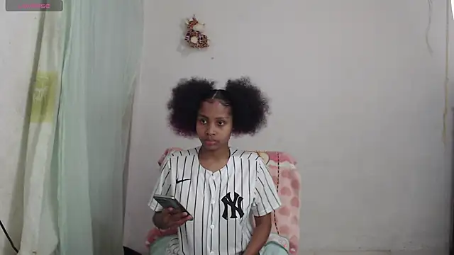 Snapshot of kataleya2021 chatting on 19, 10, 2025 kataleya2021 online show from 19, 10, 2025