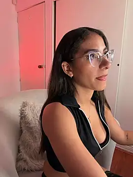Snapshot of elegant__rouse chatting on 17, 7, 2026 elegant rouse online show from 17, 7, 2026