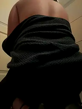 Snapshot of AnonBitch93 chatting on 21, 10, 2025 AnonBitch93 online show from 21, 10, 2025