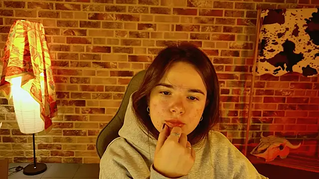 May Bloom online show from 13, 11, 2025