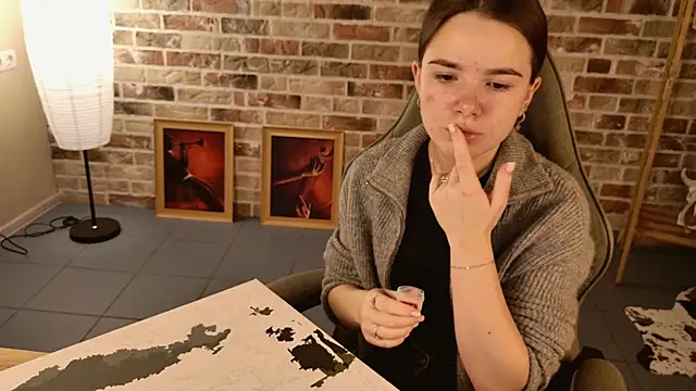 May Bloom online show from 17, 12, 2025