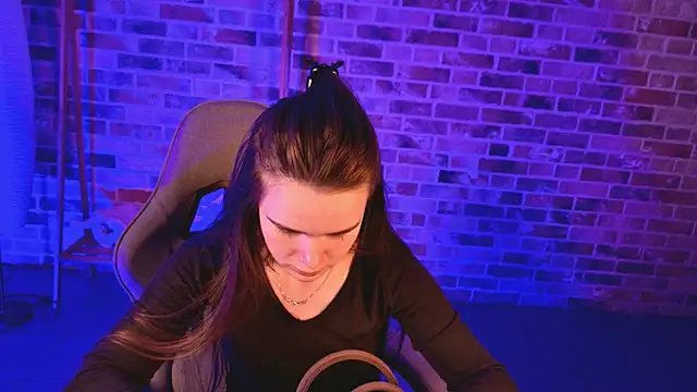 May Bloom online show from 18, 4, 2026