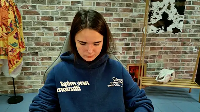 May Bloom online show from 25, 10, 2025