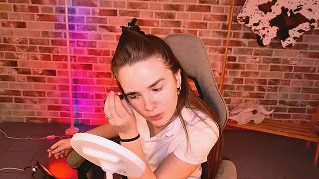 May Bloom online show from 19, 3, 2026