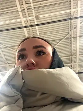 KiraSunshine online show from 11, 11, 2025