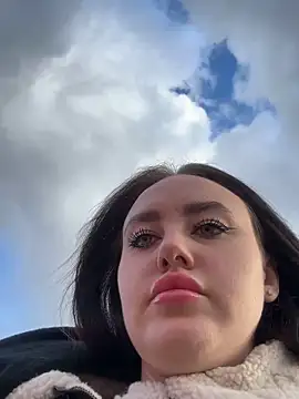 KiraSunshine online show from 2, 11, 2025