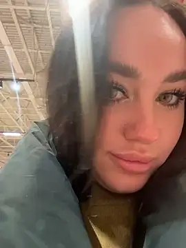 KiraSunshine online show from 3, 12, 2025