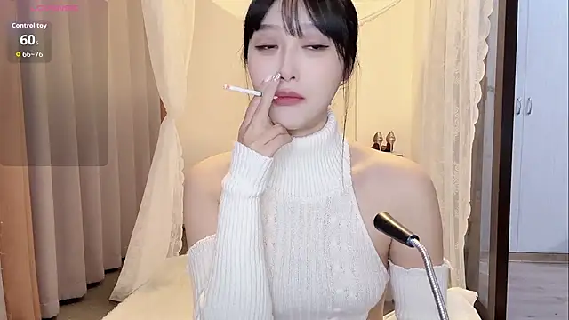 Snapshot of Xiaowen-wen chatting on 15, 12, 2025 Xiaowen-wen online show from 15, 12, 2025