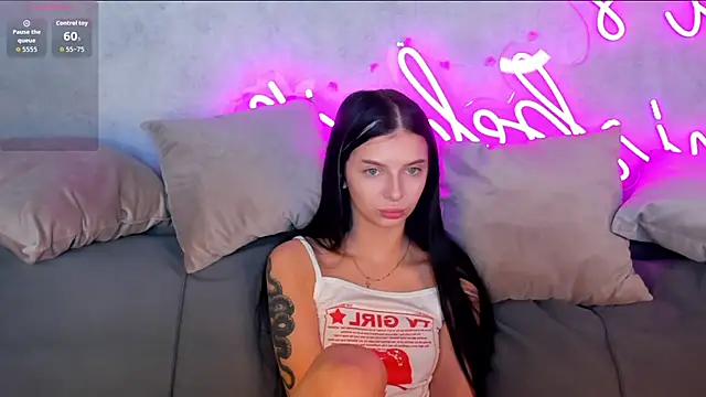 Eva Mayers online show from 5, 11, 2025