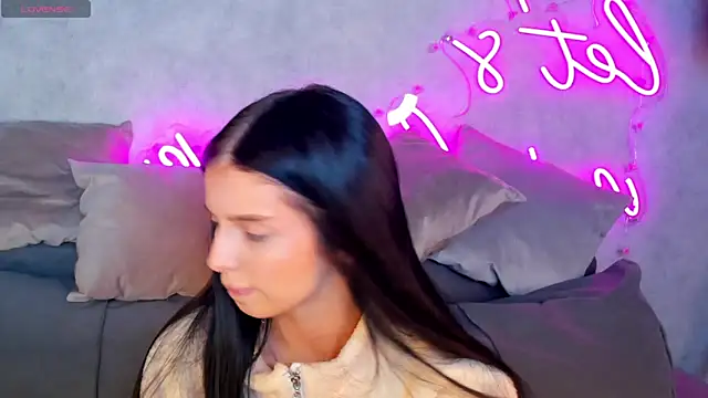 Eva Mayers online show from 3, 11, 2025