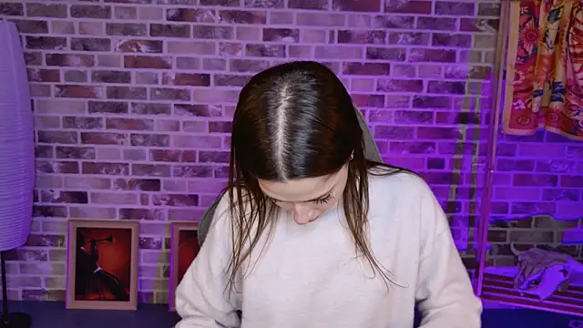 KiraVair online show from 18, 12, 2025