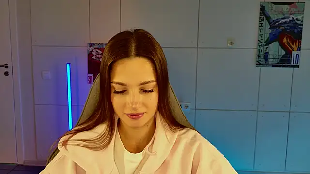 KiraVair online show from 10, 11, 2025