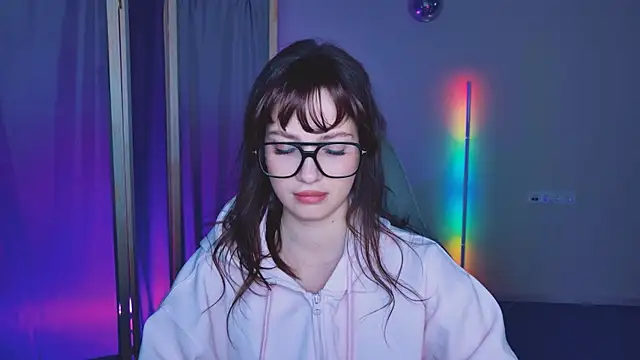 KiraVair online show from 15, 4, 2026