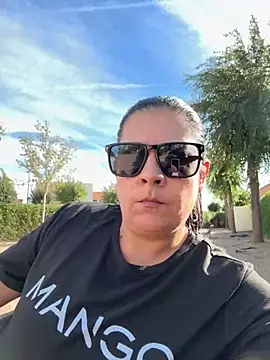 Snapshot of Milfs1982 chatting on 20, 10, 2025 Milfs1982 online show from 20, 10, 2025