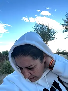 Snapshot of Milfs1982 chatting on 23, 10, 2025 Milfs1982 online show from 23, 10, 2025