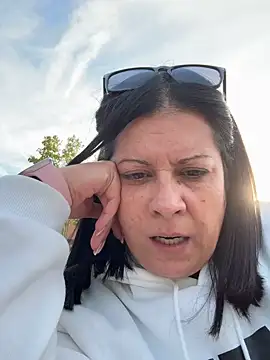 Snapshot of Milfs1982 chatting on 25, 10, 2025 Milfs1982 online show from 25, 10, 2025