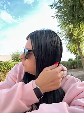 Snapshot of Milfs1982 chatting on 19, 10, 2025 Milfs1982 online show from 19, 10, 2025