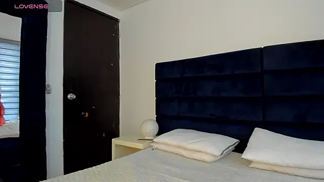 melanie roux   online show from 20, 12, 2025