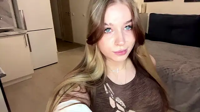 Snapshot of Babymoney_2007 chatting on 8, 11, 2025 Babymoney 2007 online show from 8, 11, 2025